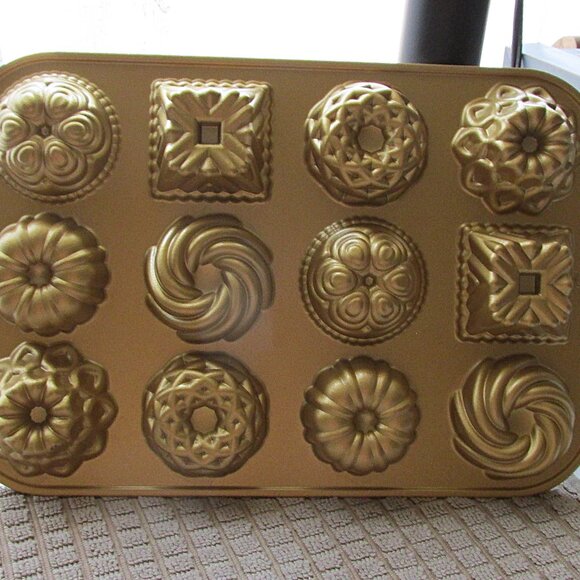 Nordic Ware Other - Nordic Ware Bundt Charms Pan